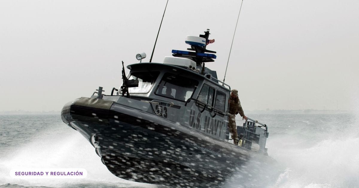 Foto ilustrativa: US Navy 090210-N-9671T-144 A port security boat patrols the waters near Kuwait Naval Base